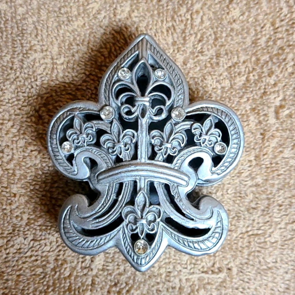 Fleur-de-lis jewelry container